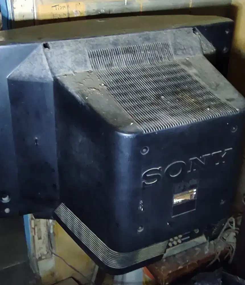 dua unit tv tabung sony 50 inc trinitron warna silver+hitam jadul