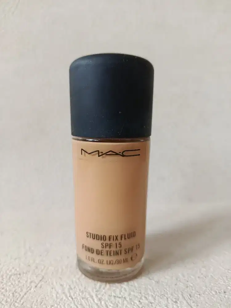 MAC FIX FLUID FOUNDATION NC20