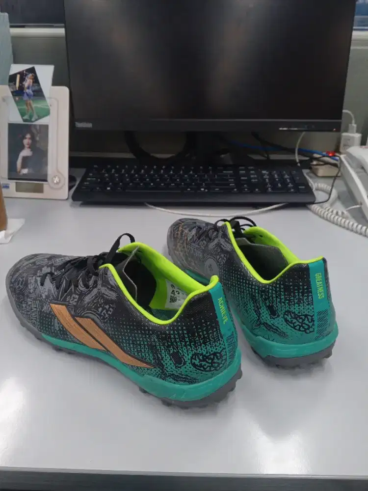 Jual Sepatu Futsal dan Mini Soccer Mills Original