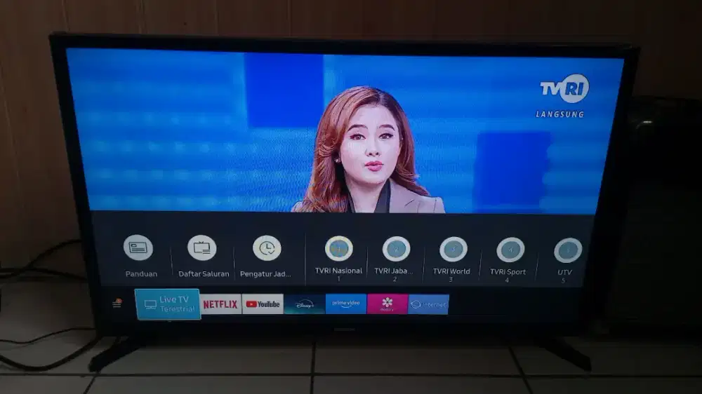 Tv LED Samsung smart digital 32inchi likenew