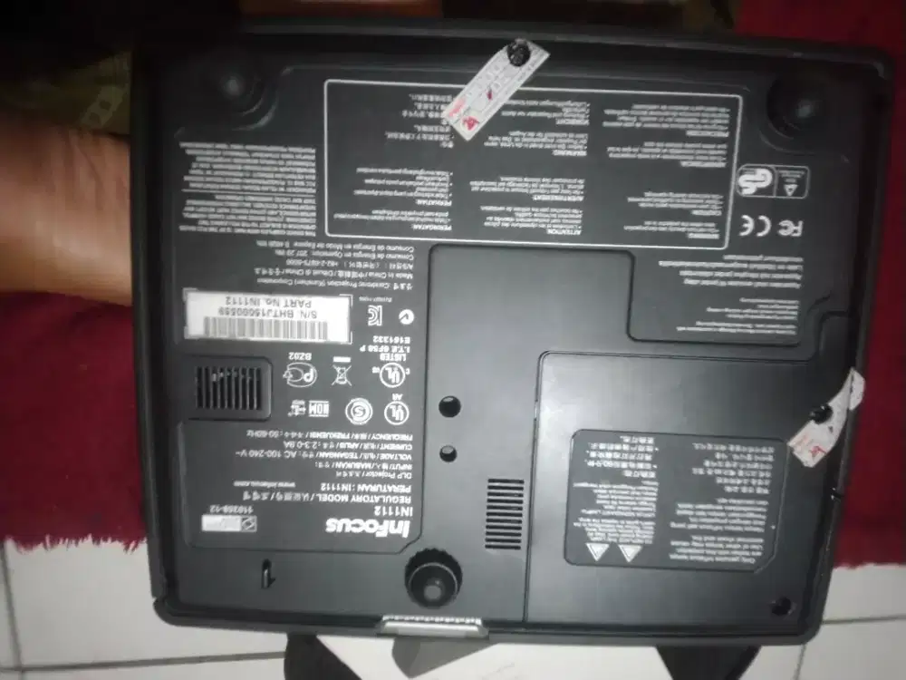infocus in1112 kelengkapan unit remote & tas