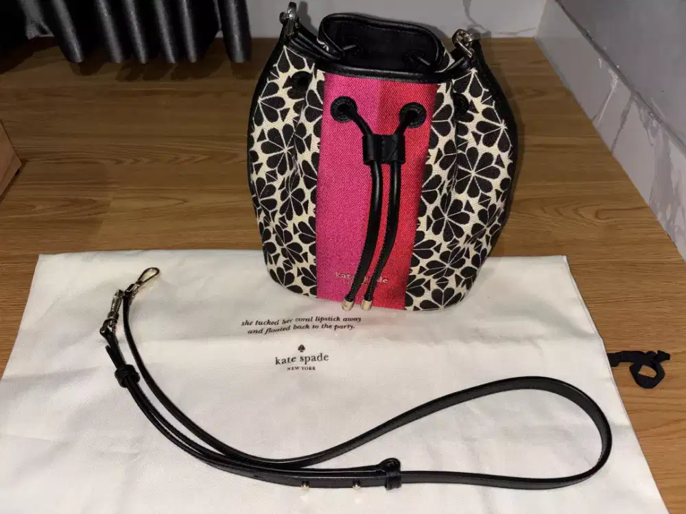 Kate Spade Jacquard Bucket Merah Original