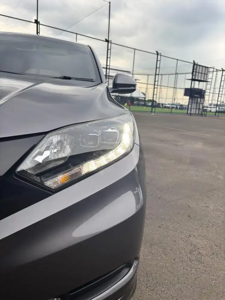Honda HRV 1.8 CVT Prestige Grey  TV Floating NIK 2018 km40rb ANTIK