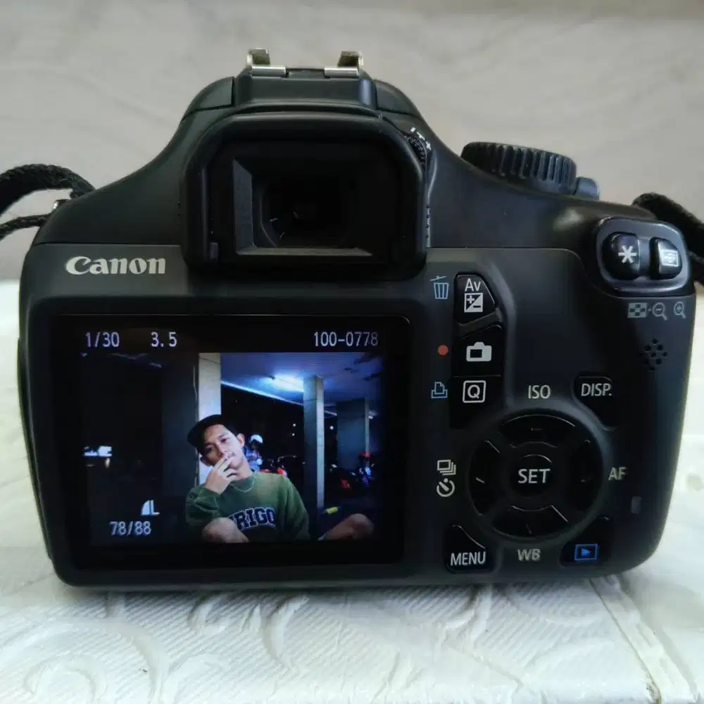 kamera canon 1100D