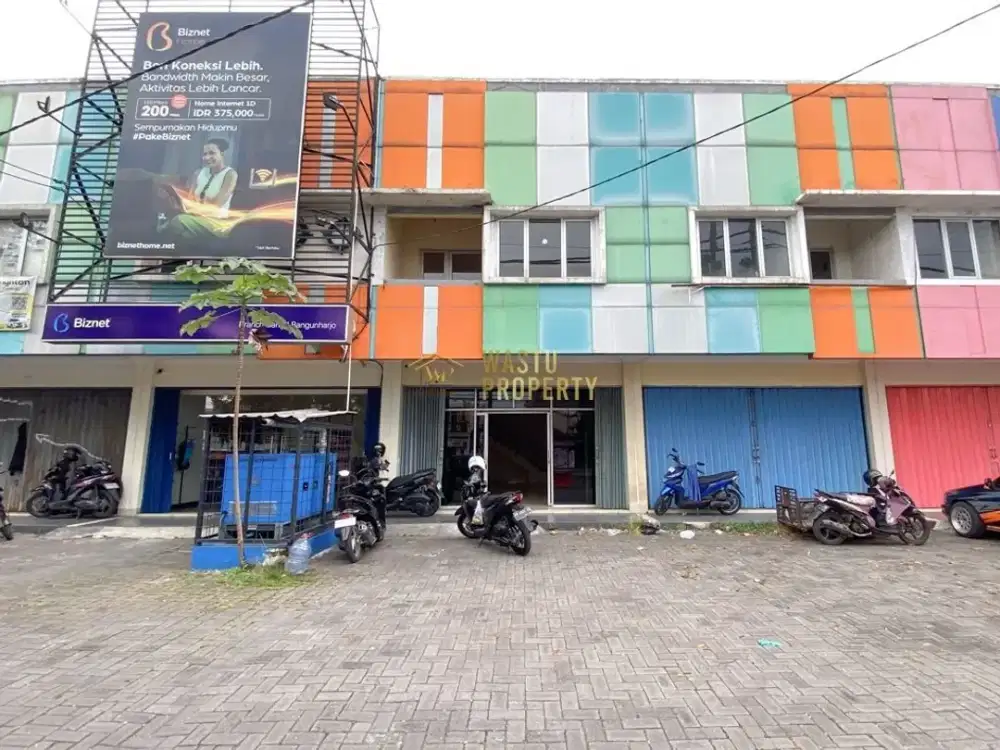 RUKO 2 LANTAI PARKIR LUAS DI JALAN BANTUL PARANGTRITIS