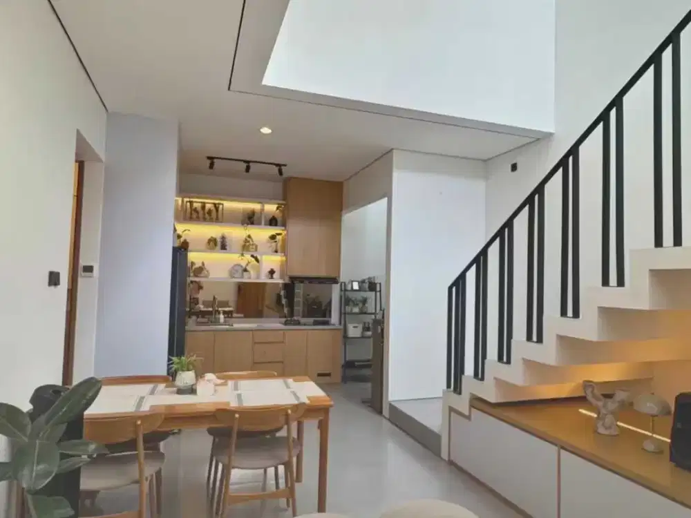 RUMAH MEWAH MINIMALIS KEKINIAN FULL FURNISHED DI JOGJA UTARA SELANGKAH KE JALAN DAMAI LINGKUNGAN NYAMAN ASRI
