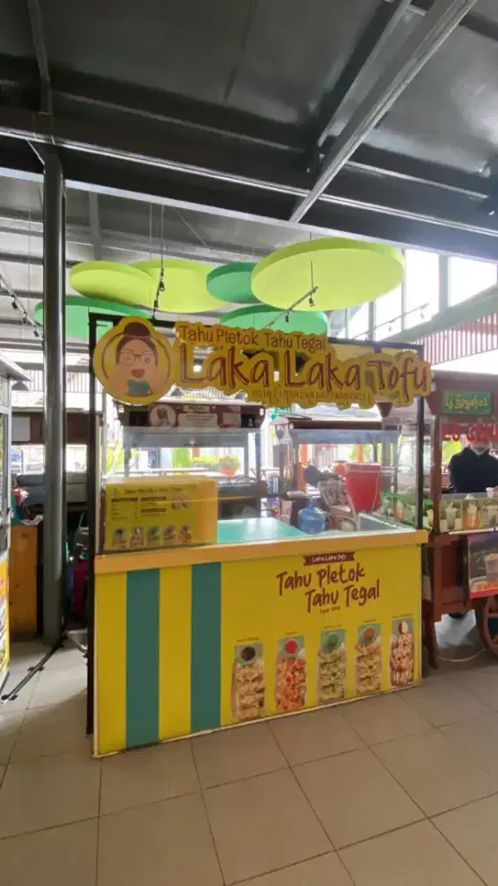 Booth bekas makanan