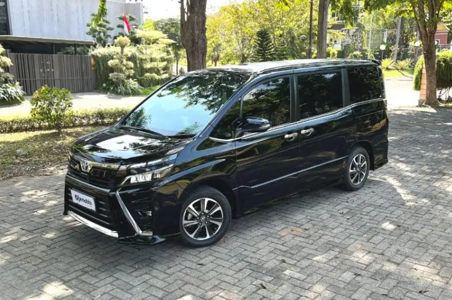 TOYOTA VOXY 2.0 BENSIN MATIC 2018