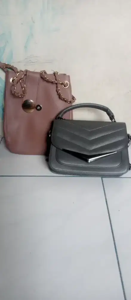 Tasnya ibu-ibunya, teh -teh buat ke ondangan masih bagus dan mulus