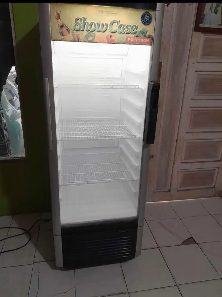Kulkas showcase/pendingin minuman merek polytron