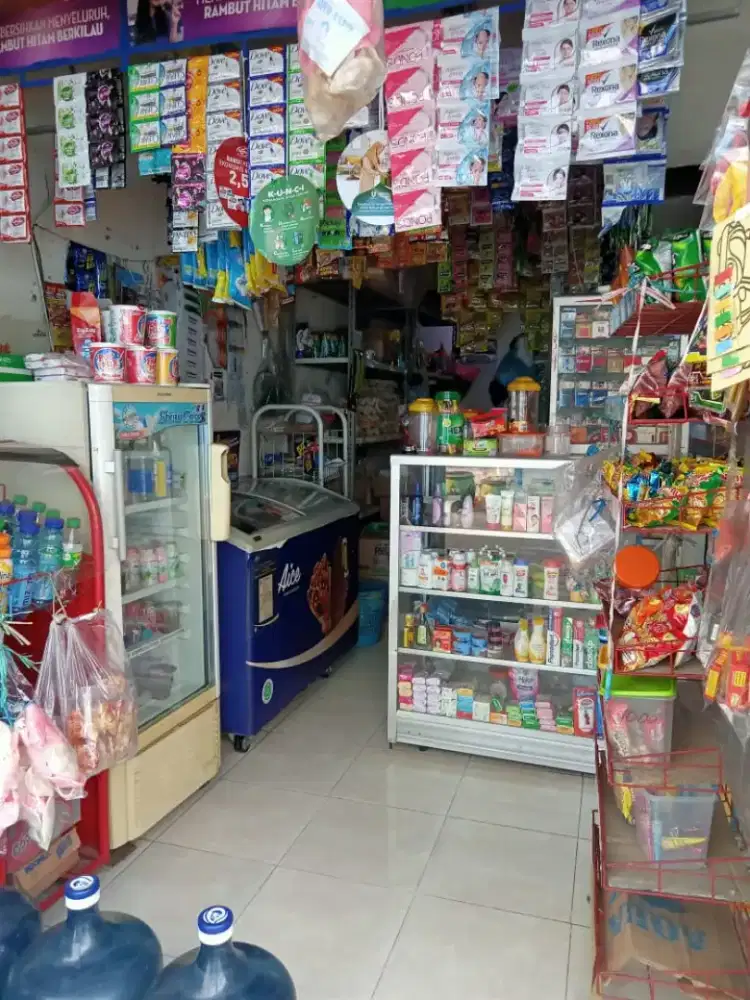 Dijual cepat BU rumah (ada toko sembako) strategis dekat pasar
