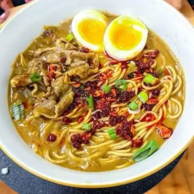 Pegawe pengalaman bazar makanan