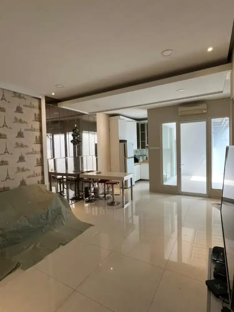 Dijual Cepat Rumah Bagus 2 Lantai Cluster Florencia Lippo Cikarang