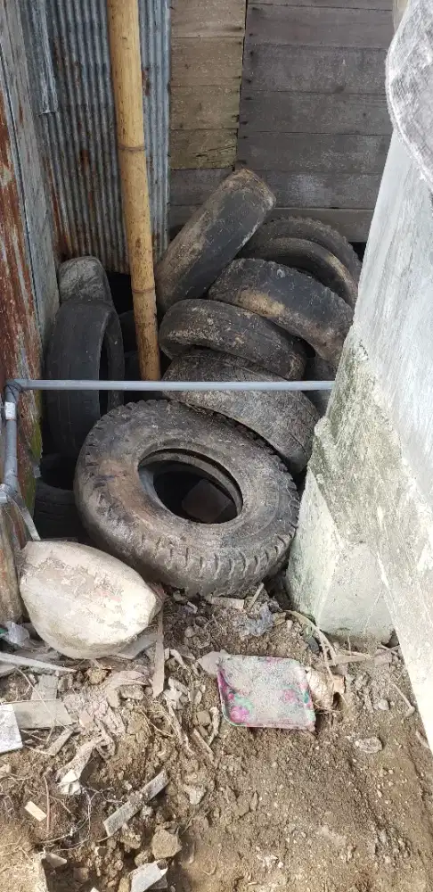 BAN BEKAS DIJUAL Rp 5.000