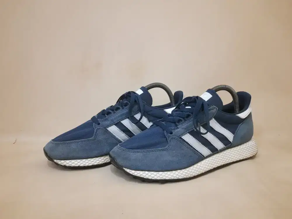 Adidas Forest Grove Navy
Size 42⅔ not converse vans