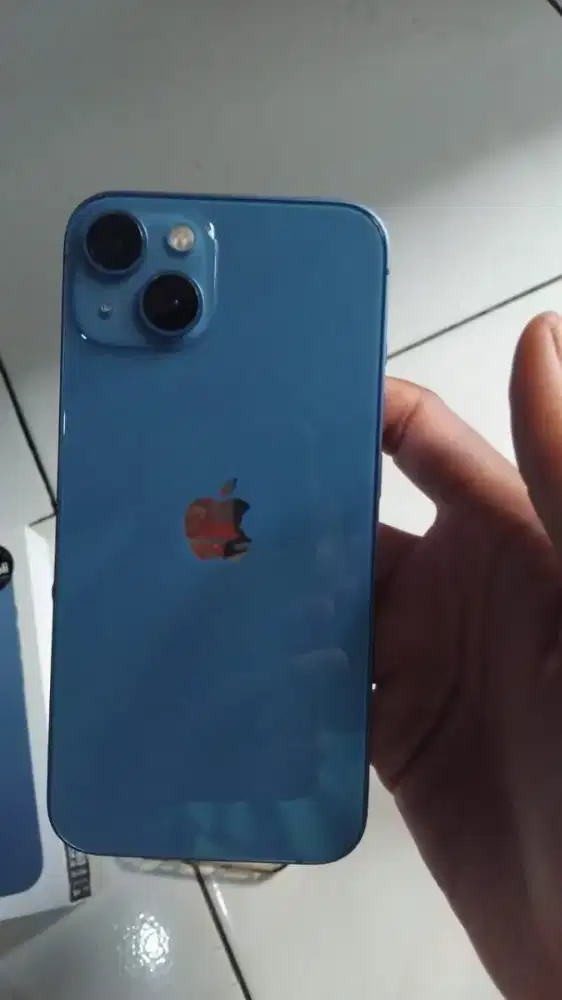 Jual beli iPhone 13
