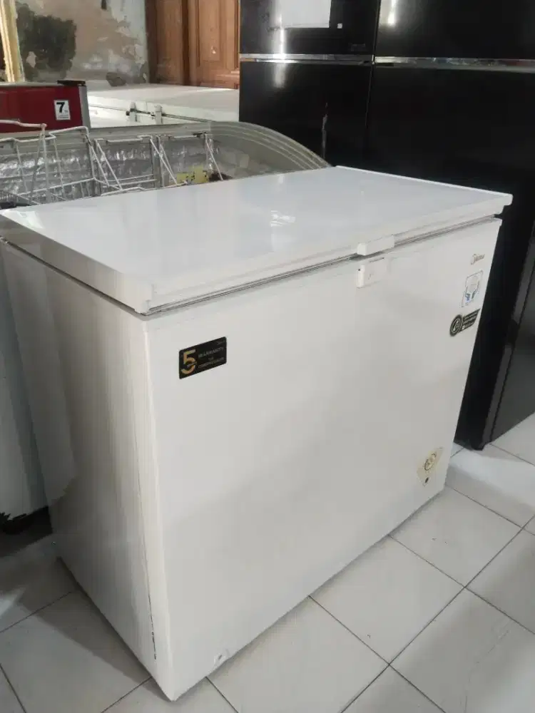 Freezer Box midea bergaransi