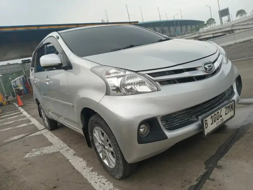 Daihatsu new Xenia R dlx mt th 2012