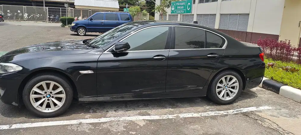 BMW 520i 2012 Bensin