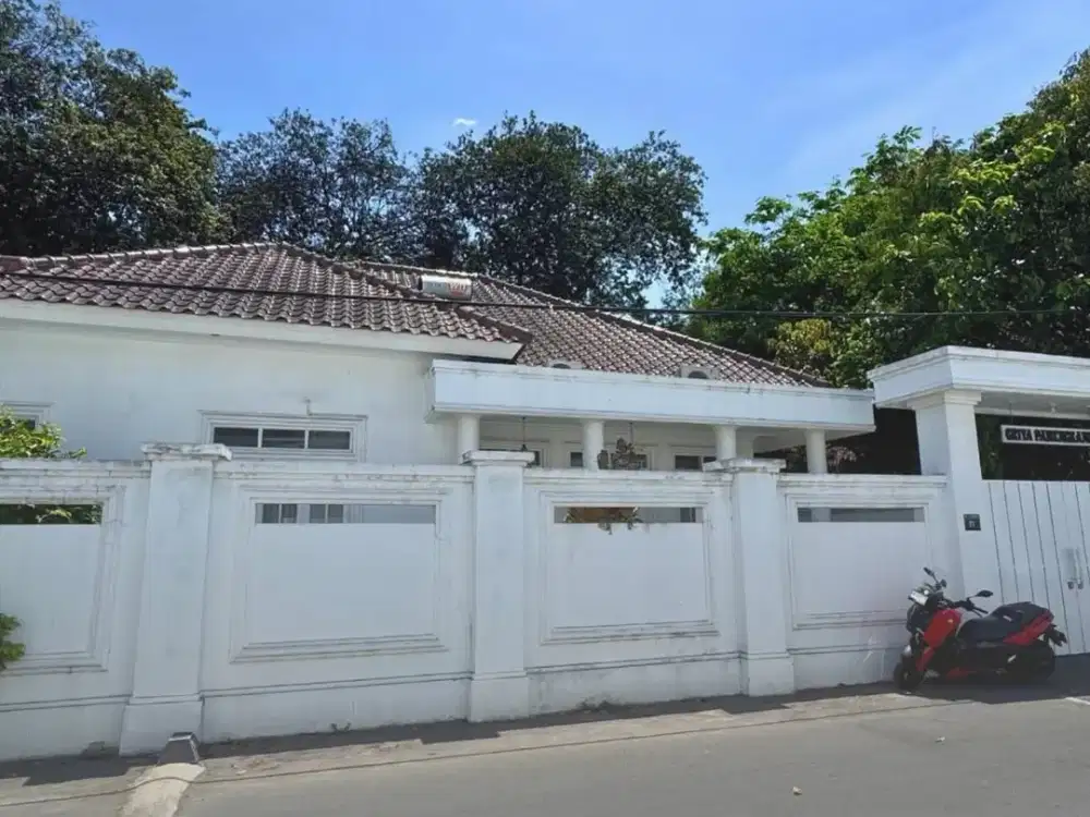 Rumah Megah Full Furnished dalam Njeron Benteng Kraton Yogyakarta tanahnya halaman luas