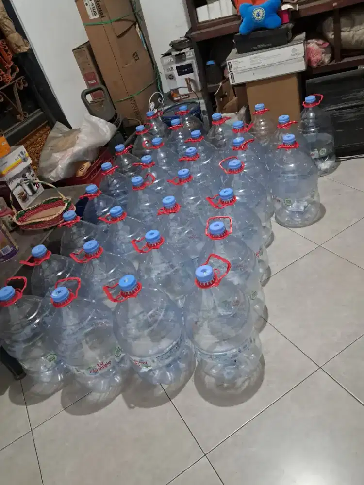 Galon le mineral kosong