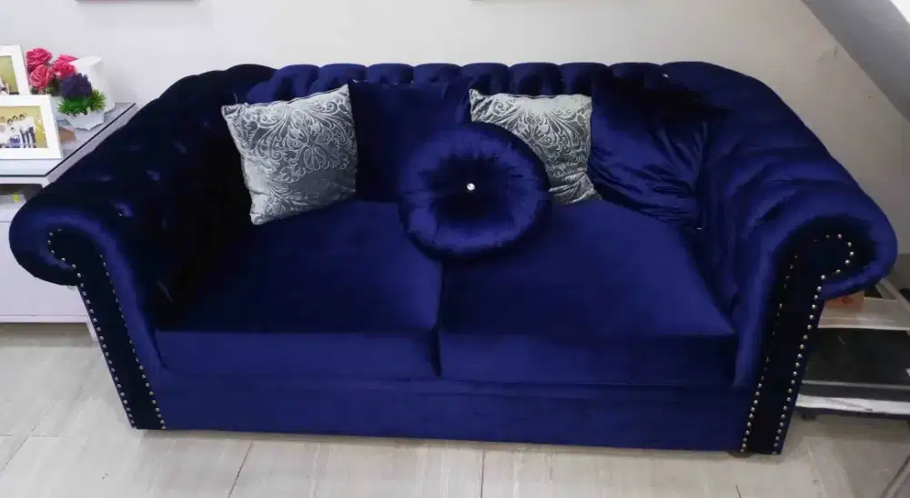 Jual sofa 1 seater second bludru biru tua include bantal