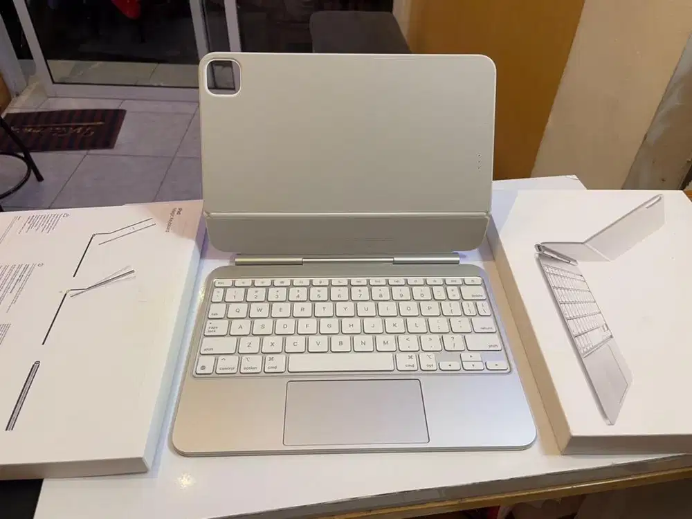 Magic Keyboard White for iPad Pro 11-inch (M4) Resmi iBox