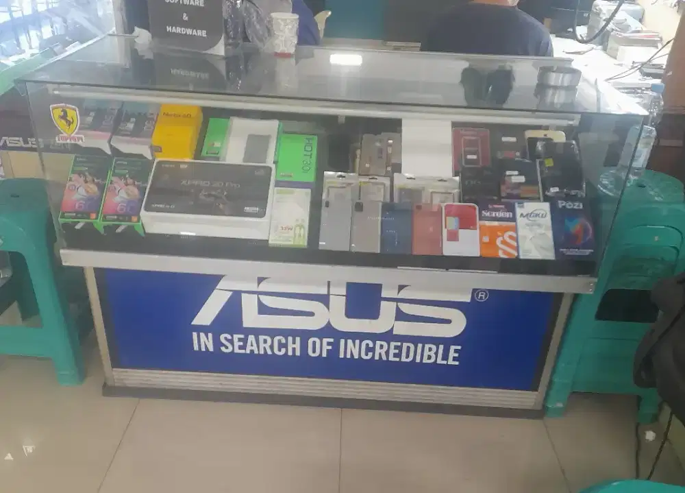 Etalase hp ukuran 1,5 meter