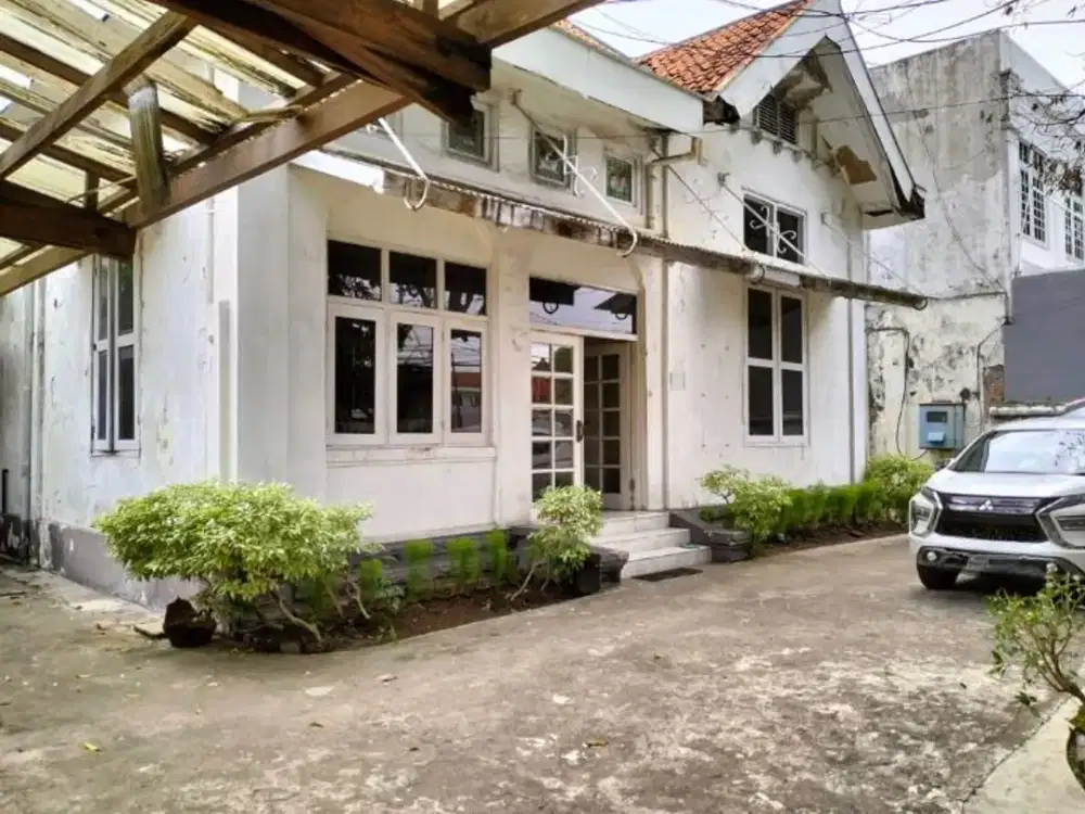 Disewakan rumah komersial kolonial Jl. Sumatera - Surabaya Pusat