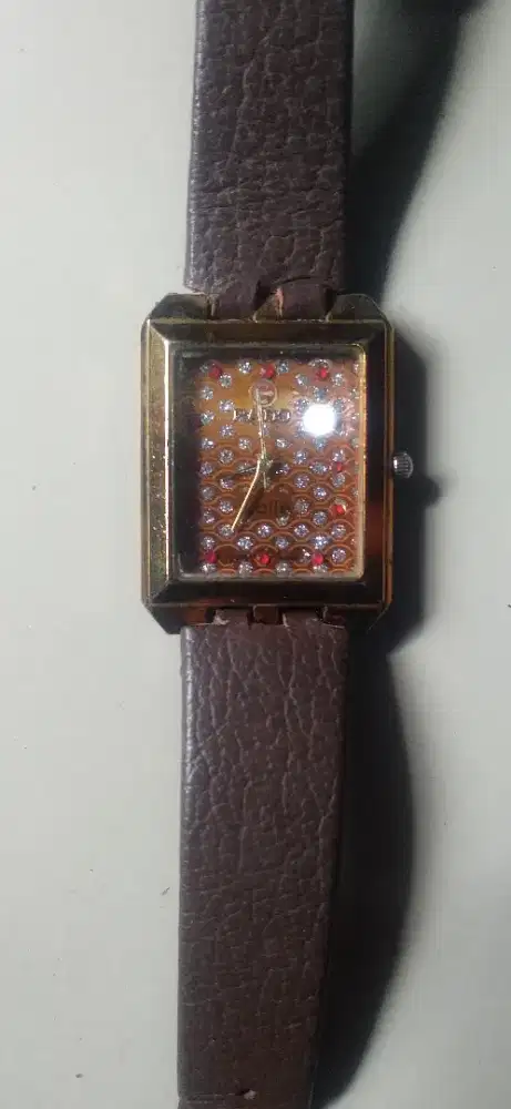 Tam tangan rado analog