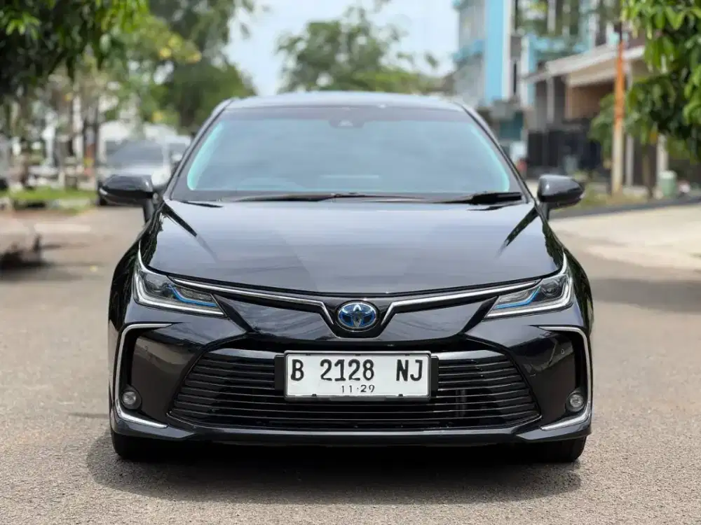 Toyota Corolla Altis V Hybrid AT Hitam 2019