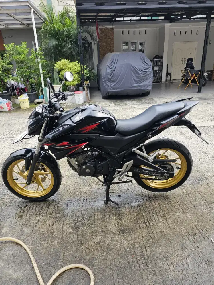 CB 150 R. TANGAN PERTAMA PLAT PANJANG