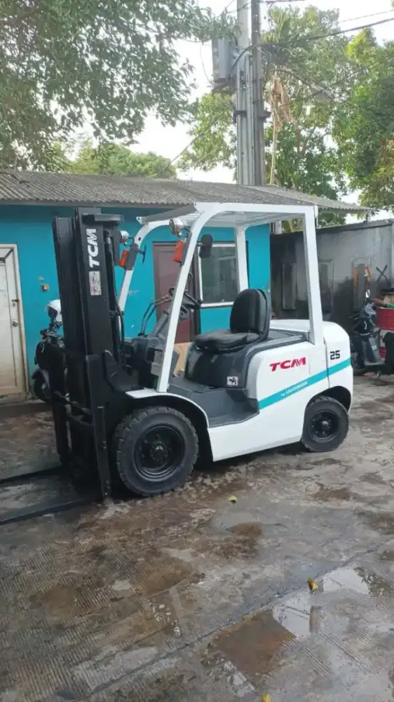 Forklift TCM 2,5 Ton,Manual,Tiang 3 Meter,Mesin Isuzu C240,Tahun 2016