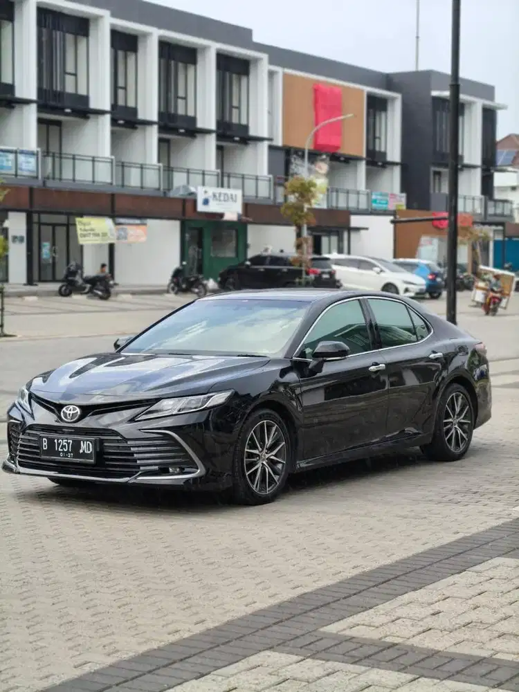 LOW KM MULUS TERAWAT LIKE NEW ! Toyota Camry 2.5 V AT 2021 Hitam