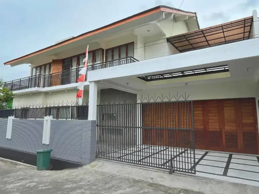 RUMAH MEGAH SEMI FURNISHED SIAP PAKAI DI JOGJA UTARA AREA JALAN KALIURANG KM 7,8 TERJANGKAU KE UGM