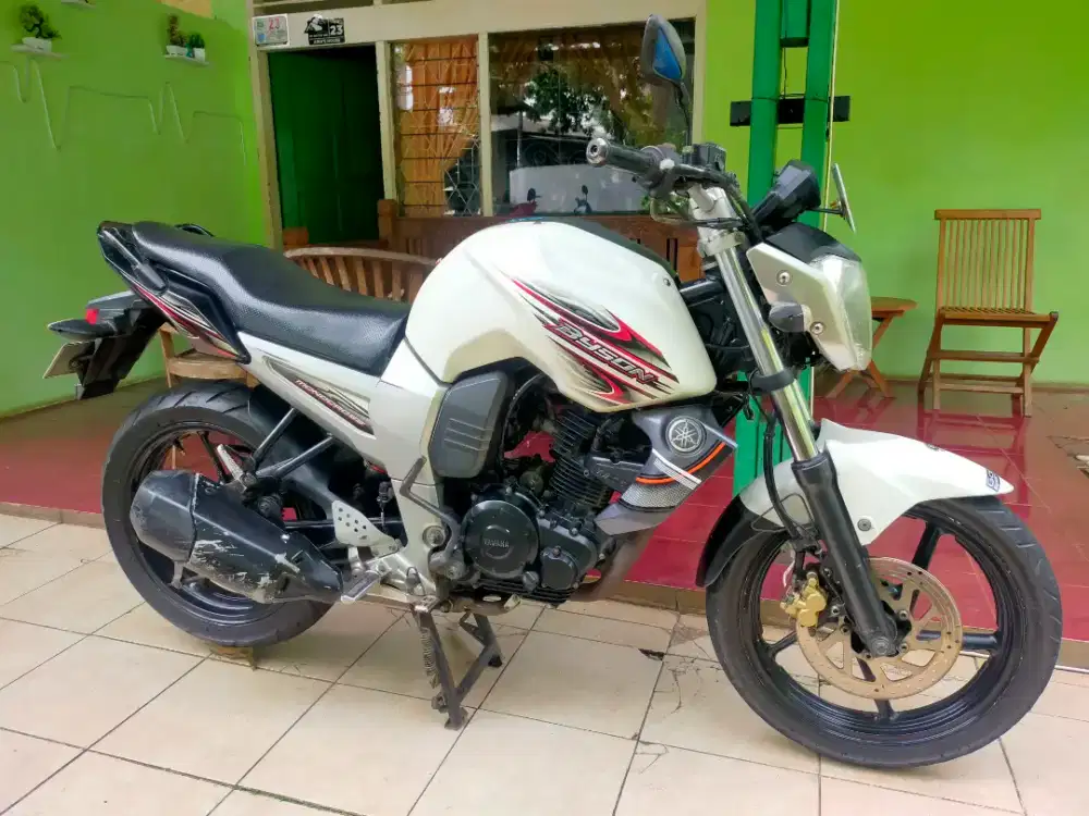 Yamaha Byson 2012 putih mulus