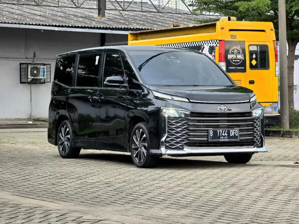 Toyota Voxy Tss tahun 2022