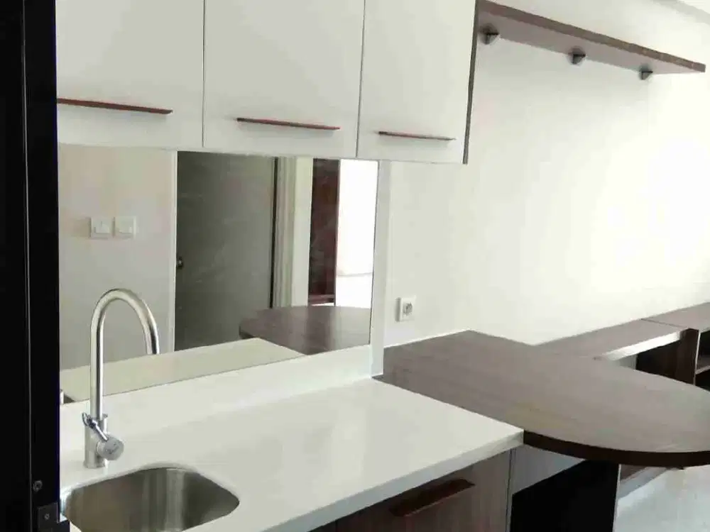 AMEGA CROWN Tipe Studio Furnish Bagus dekat Tol Waru Juanda