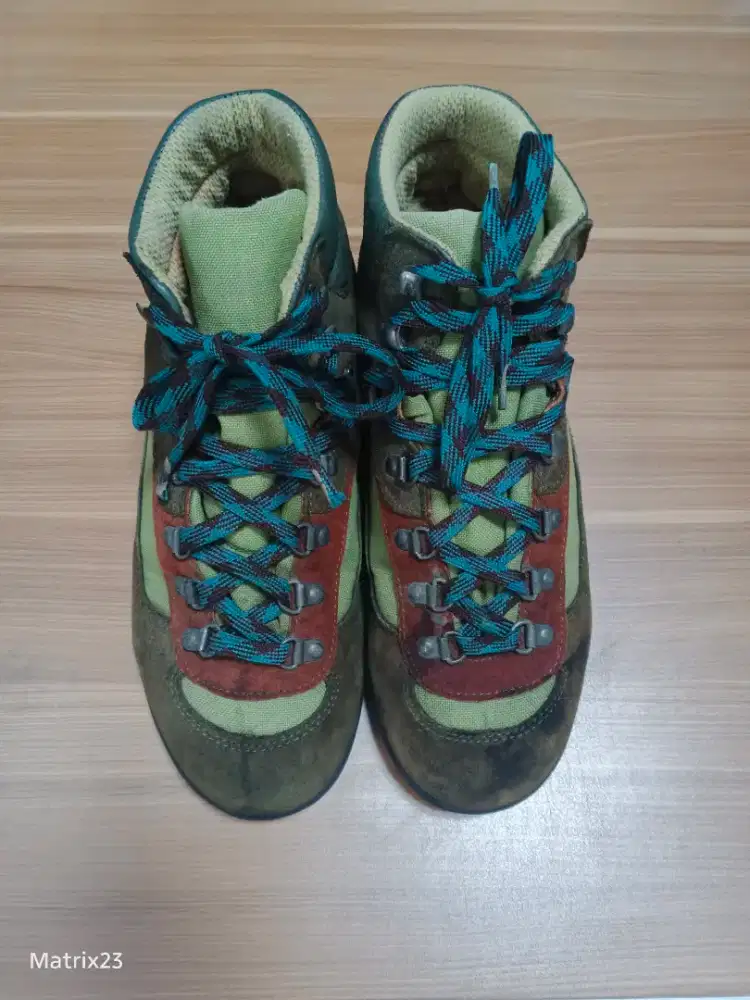 Sepatu outdoor Kumkang