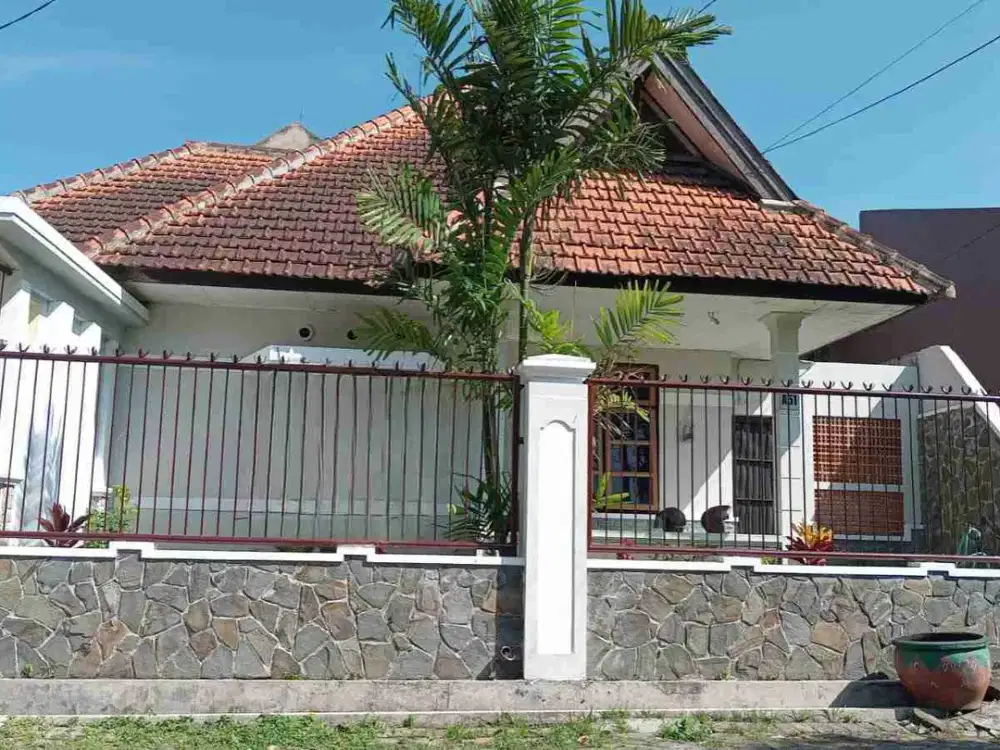 RUMAH ASRI DEKAT KAMPUS ABM MALANG