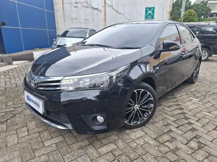 LOW DP Toyota Corolla Altis 1.8 V Bensin-AT 2014 KAB