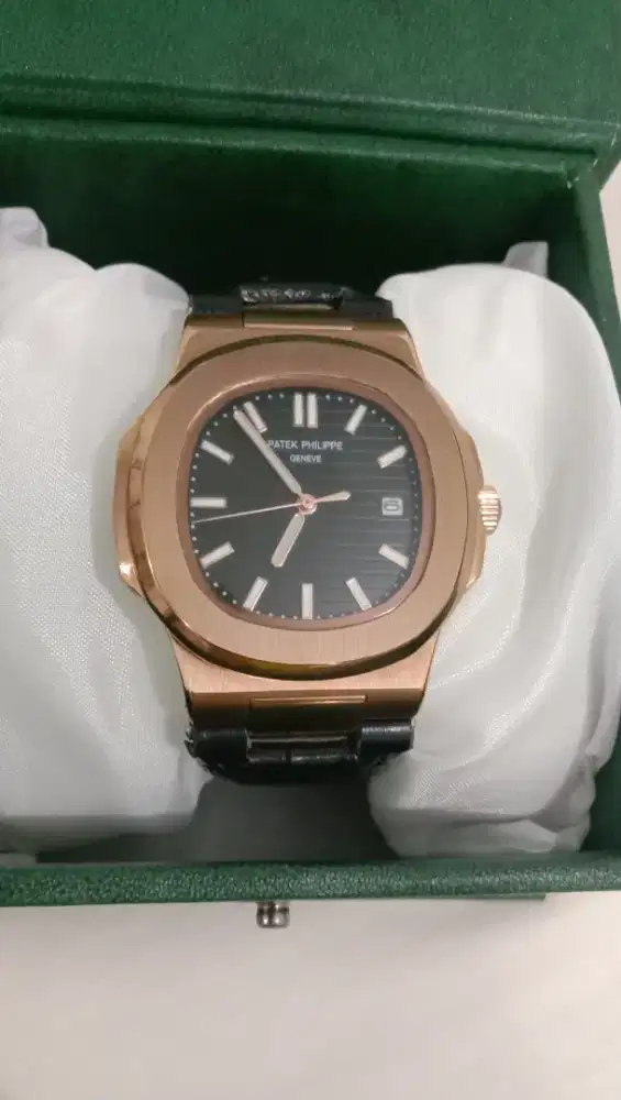 Jam tangan Patek Philippe Automatic.