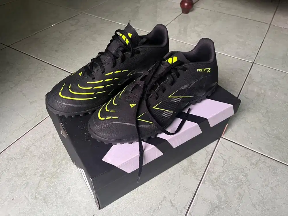 Adidas Predator Club TF Size 44