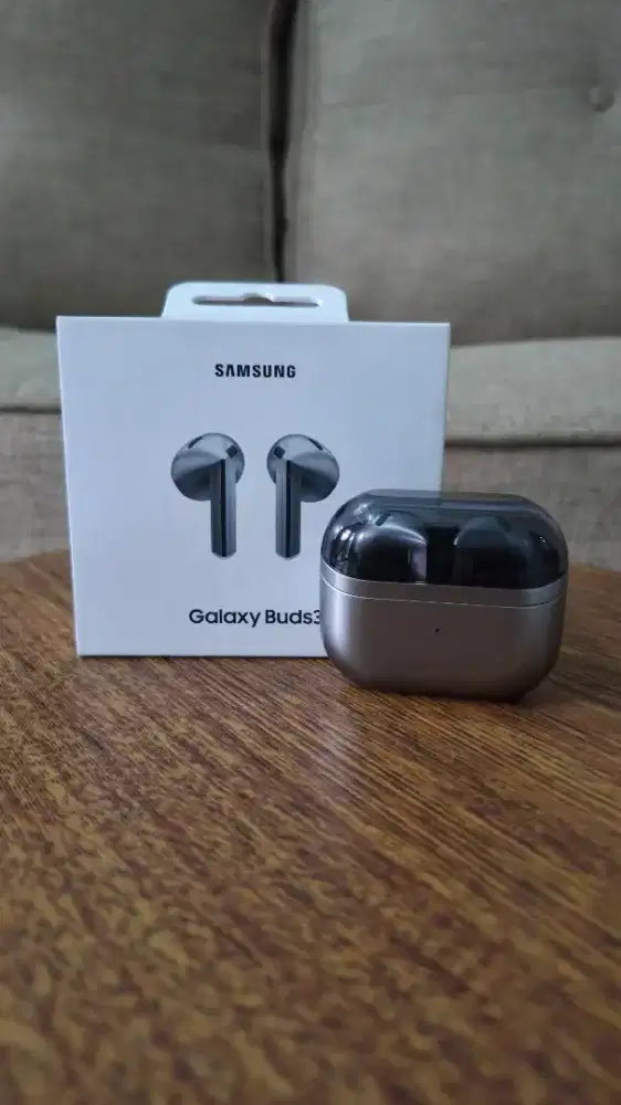 Samsung galaxy buds 3 grey