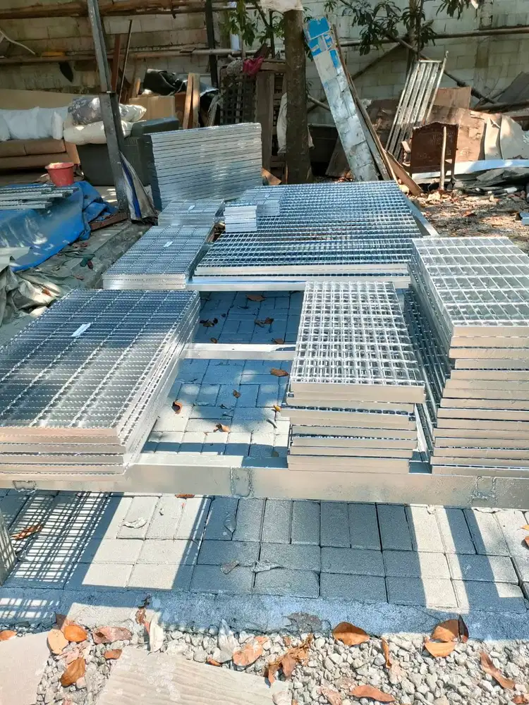 PLAT STRIP GRATING STEEL GALVANIS PABRIKASI CUSTOME TUTUP SALURAN AIR