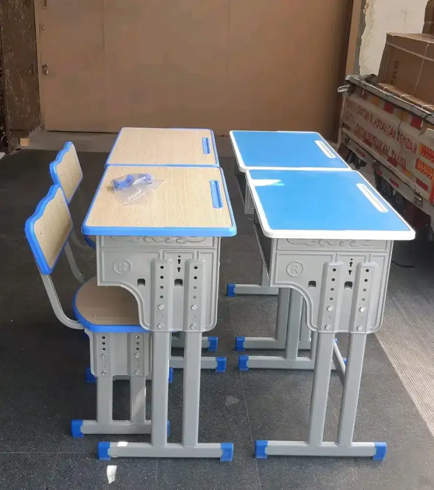 Kursi dan meja belajar