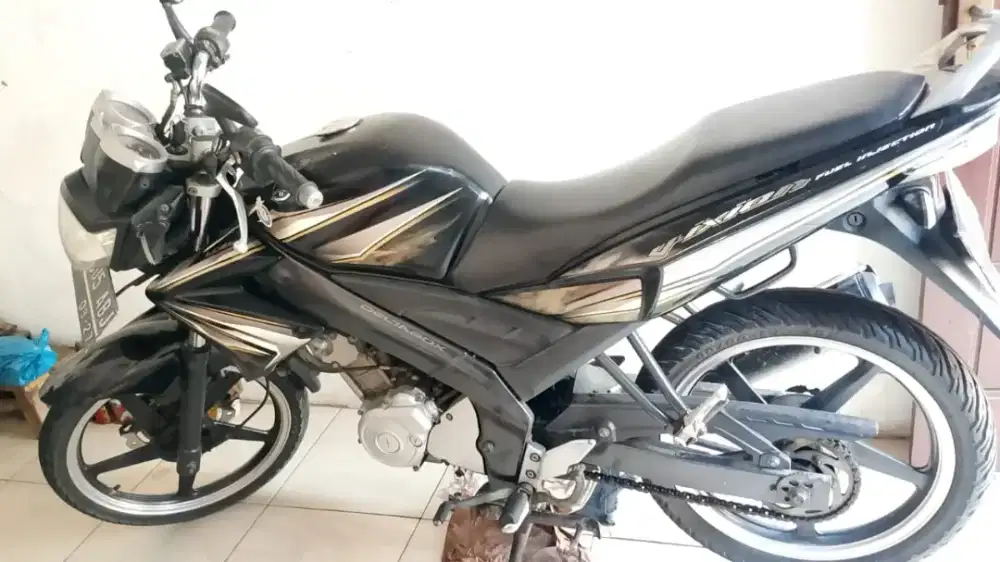 jual ymh vixeon old suratlgkp motor msih orisini ful smsat kenjeran.
