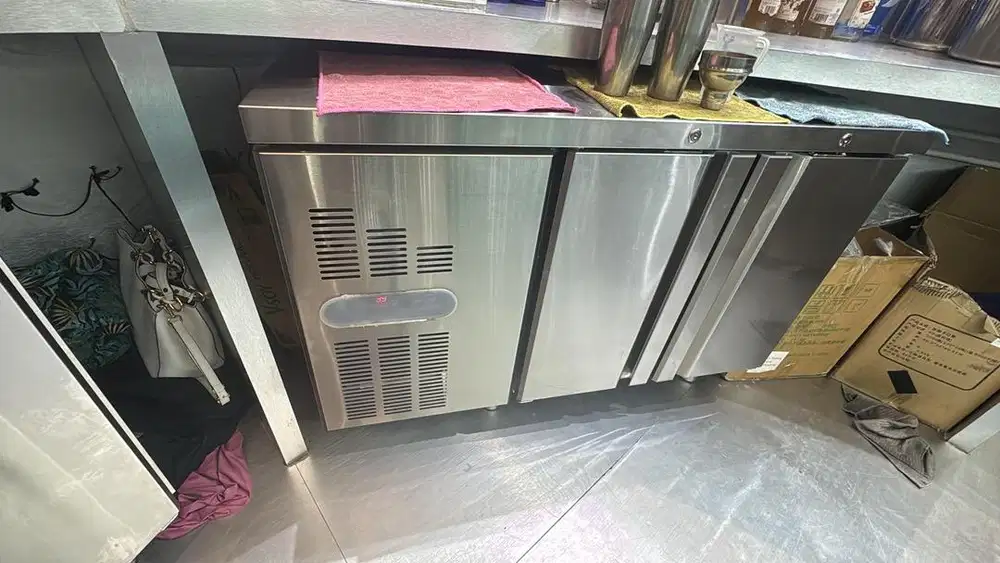Chiller 2 pintu good condition