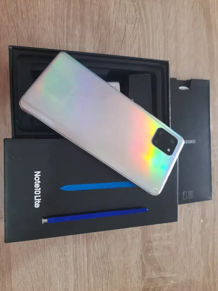 Galaxy Note 10 Lite.4G.Finger.Amoled.ram 6/128GB.Golden Ponsel