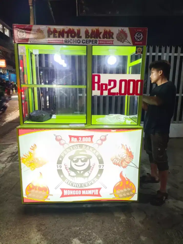 Gerobak bekas bakso bakar